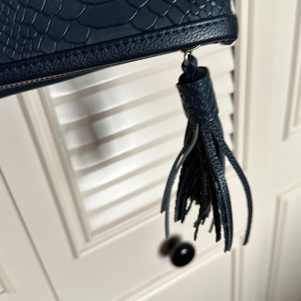 GiGi New York Crossbody / Clutch - Picture 3 of 6